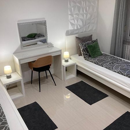 Apartman Sonas With Free Private Parking Karlovac Exteriör bild