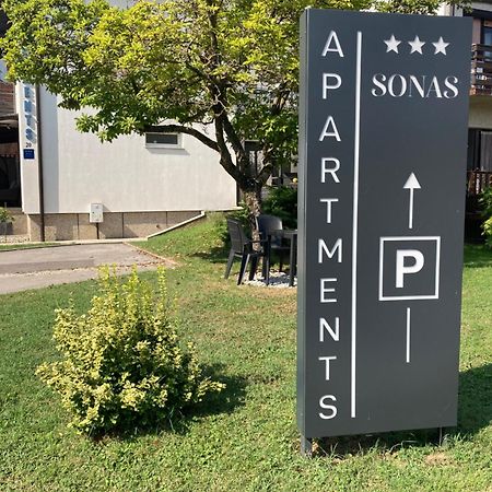 Apartman Sonas With Free Private Parking Karlovac Exteriör bild