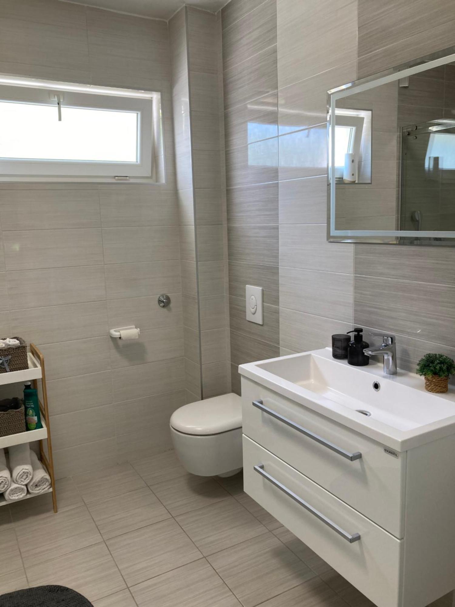 Apartman Sonas With Free Private Parking Karlovac Exteriör bild