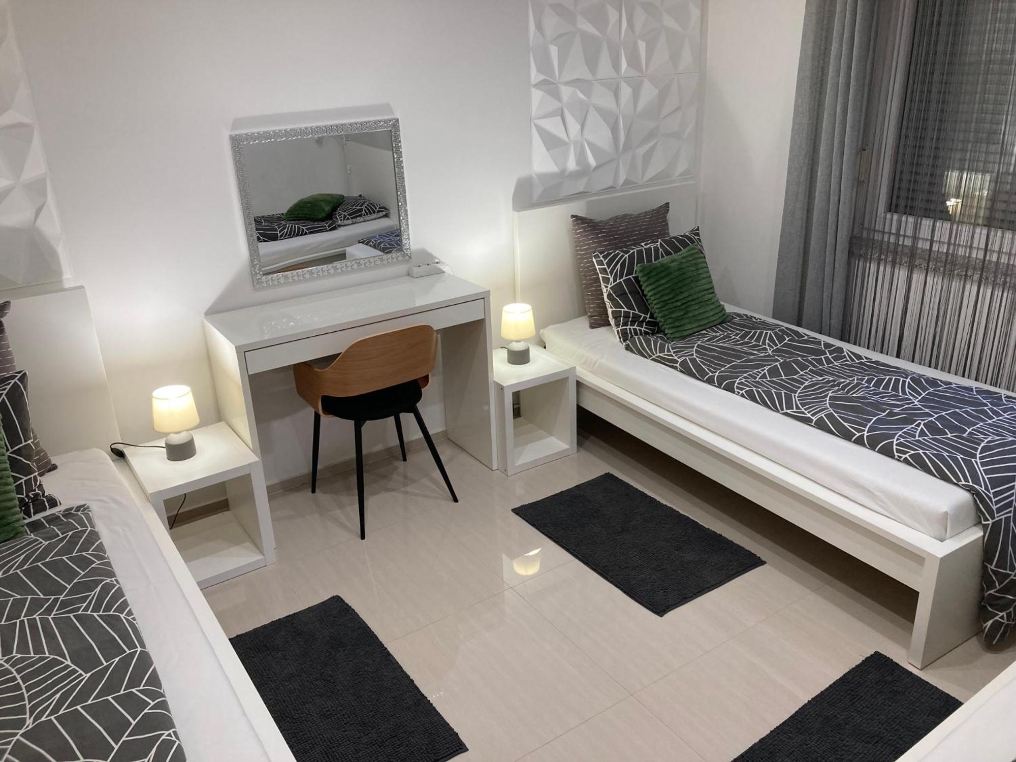 Apartman Sonas With Free Private Parking Karlovac Exteriör bild