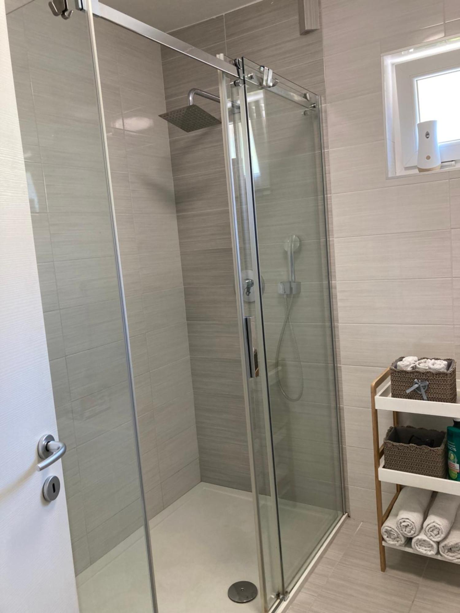 Apartman Sonas With Free Private Parking Karlovac Exteriör bild