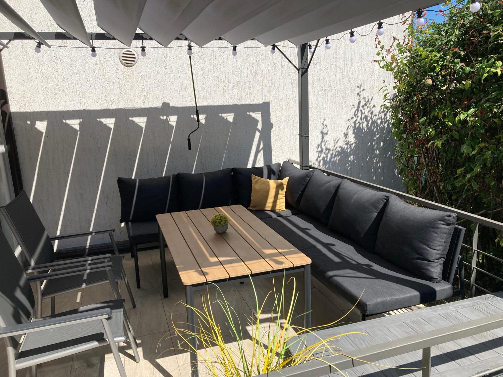 Apartman Sonas With Free Private Parking Karlovac Exteriör bild